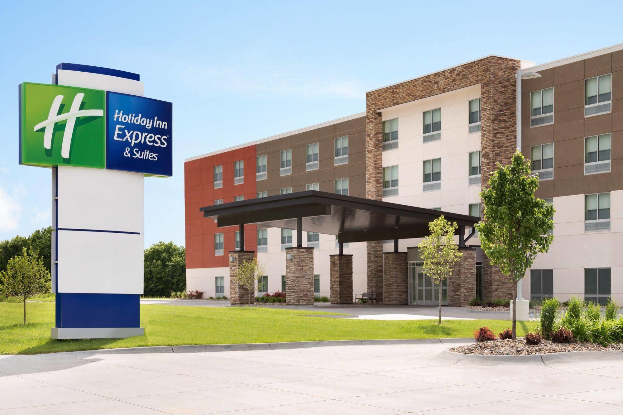 Holiday Inn Express & Suites - Columbus Airport East By Ihg Exterior photo